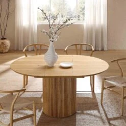 Maru Round 4-6 Seater Extending Oak Pedestal Dining Table, Oak -Daals Shop BSD 135 OAK scene1